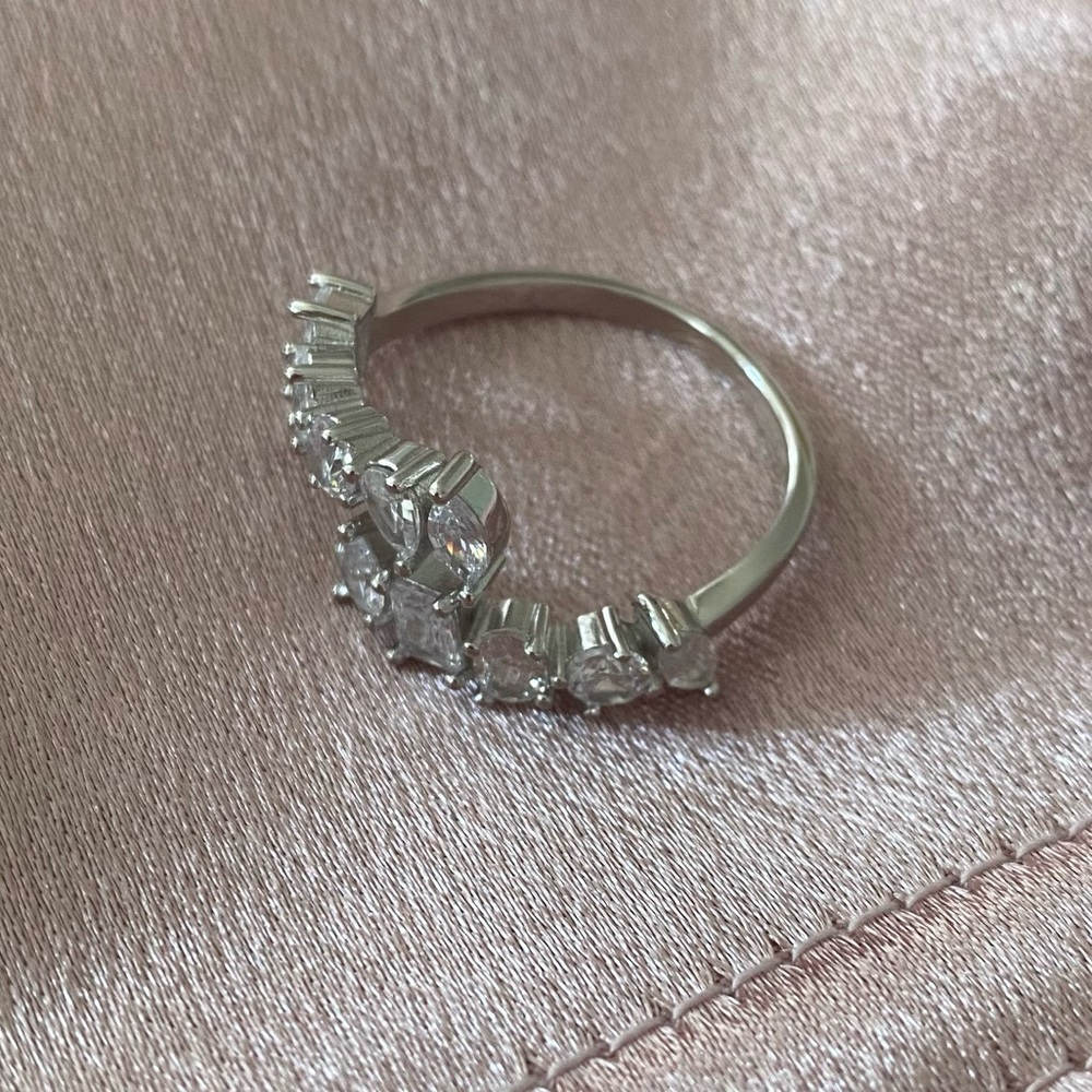 Sterling Silver 925 Crystal Multi-Stone Women’s Ring - Elegance in Clear - Picture 3 of 3